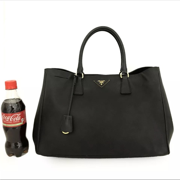 LAST CHANCE OFFER HAS BEEN MADE!!Prada Saffiano leather. Near mint condition!! I - Picture 10 of 14